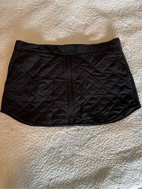 Athleta toasty buns insulated quilted Black Mini Skirt with Front Zip